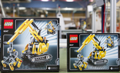 Lego's new smaller boxes have reduced its packaging CO2 footprint by 10% (Pic: LEGO)