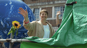 Caroline Lucas: Allegations Putin is behind fracking protests are ludicrous
