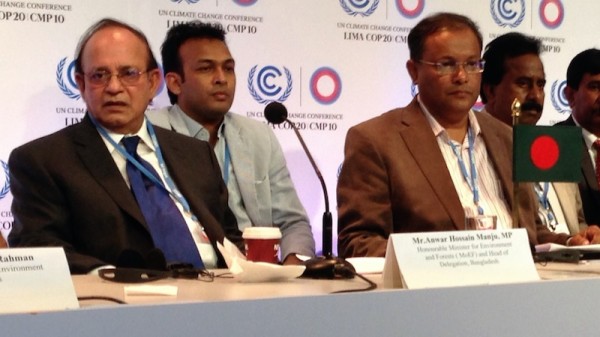 Minister Hossain Manju (left) and MP Hasan Mahmud (right) address reporters at UN climate talks (Pic: Sophie Yeo)