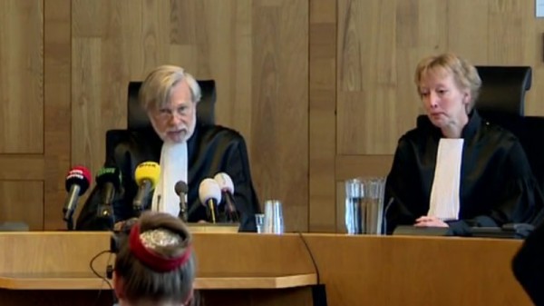 Judge delivers the verdict (Screenshot/Urgenda livestream)