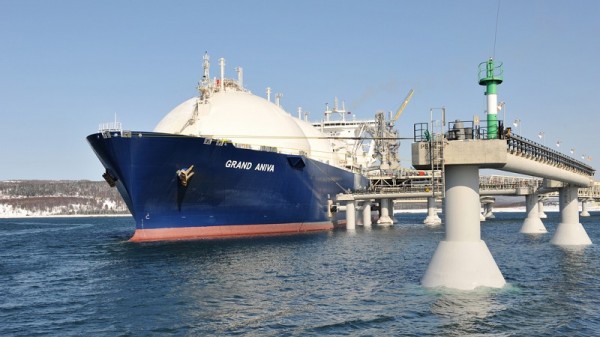 An LNG tanker in port (Pic: Shell)