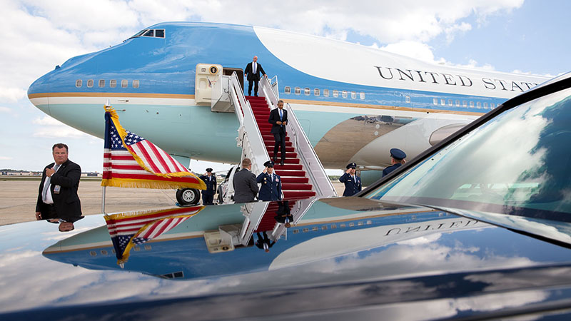 President Barack Obama disembarks Air Force One upon arrival at Joint Base Andrews, Md. (Pic: White House/Flickr)