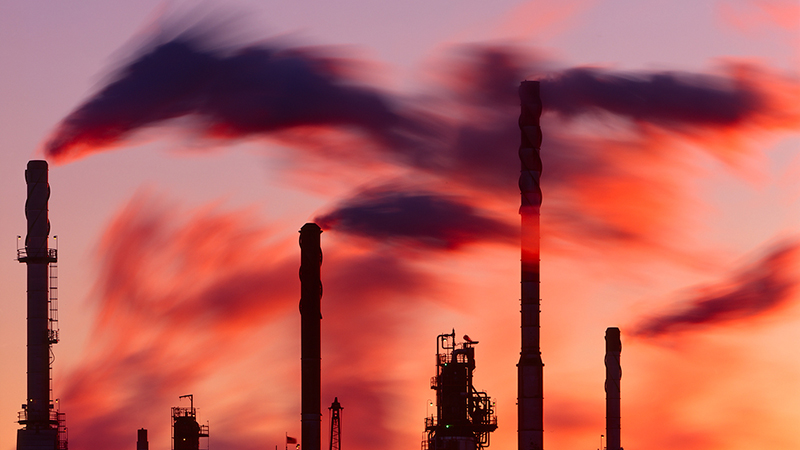 Oil refinery (Flickr/ PROZach Boumeester)