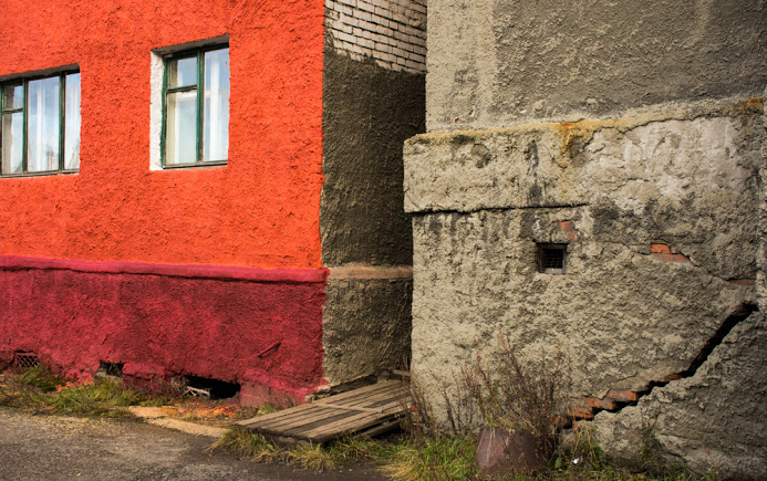  [pic 9. Dudinka is, as they say in Russia, a town of contrasts] 