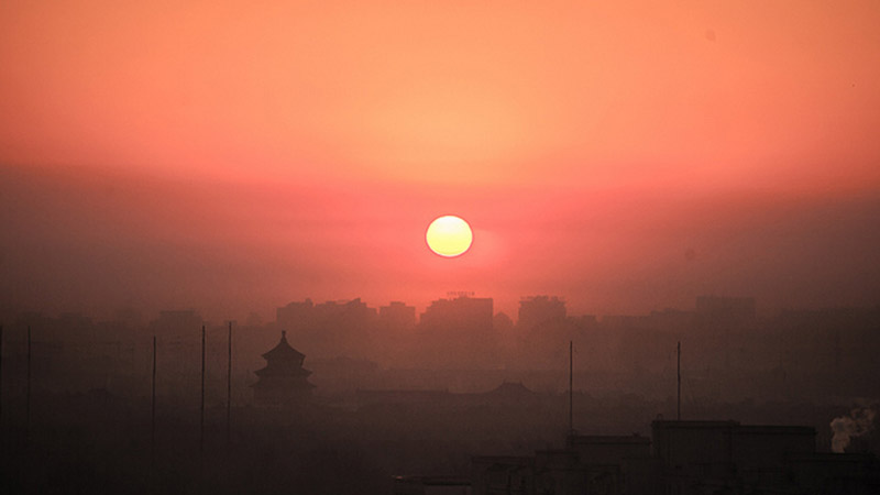 Heavy pollution shrouds sunset in Beijing (Pic: Theis Kofoed Hjorth/Flickr)