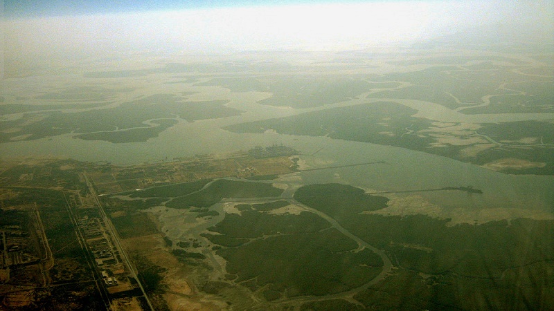 Port Qasim and surrounding mangroves from the air (Wikimedia Commons/Ismael.sultan)