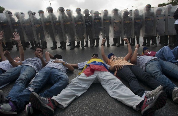 Students protest in Caracas in 2014 (Photo: Jsnake17/Commons)
