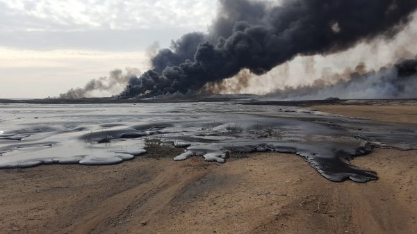 Photos reveal Iraq oil fires burning behind ISIS retreat