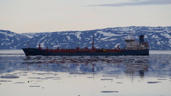 IMO under pressure to regulate new ship fuels over Arctic warming