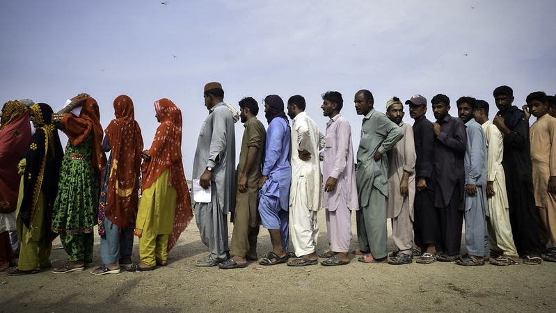 Pakistan queue for relief