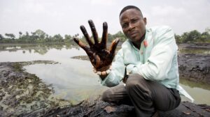 Shell accused of trying to wash hands of Nigerian oil spill mess