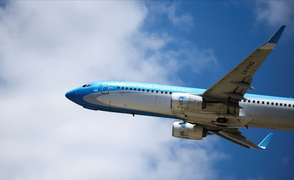 An Aerolineas Argentinas Boeing 737-8SH takes off at the Aeroparque Jorge Newbery airport, in Buenos Aires, Argentina, December 26, 2024. (Photo: REUTERS/Agustin Marcarian). How can we make aviation more sustainable right now?